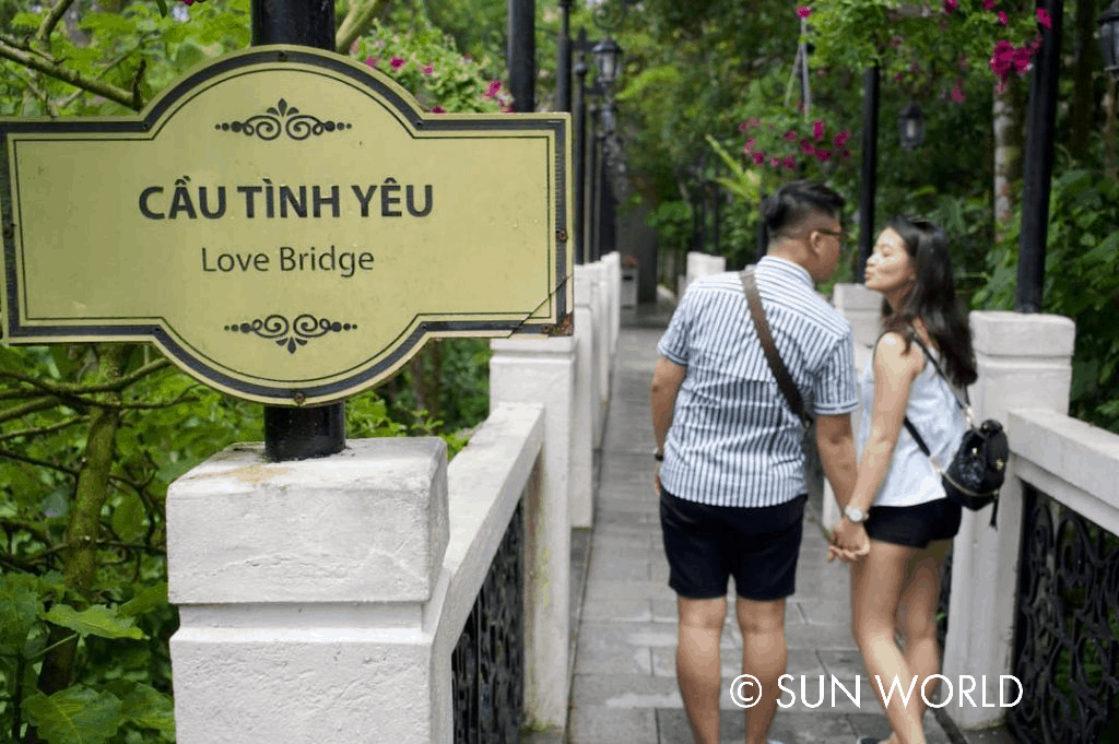 Cầu Tình Yêu - địa điểm chụp ảnh lãng mạn của nhiều cặp đôi