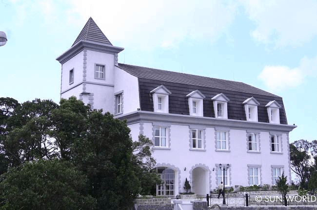 Không gian bên ngoài khách sạn Debay - Bà Nà