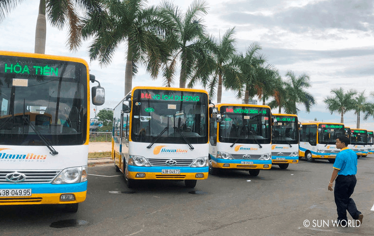 Xe bus là phương tiện tiết kiệm nhất cho du khách khi di chuyển từ Thành phố Đà Nẵng đến Bà Nà.