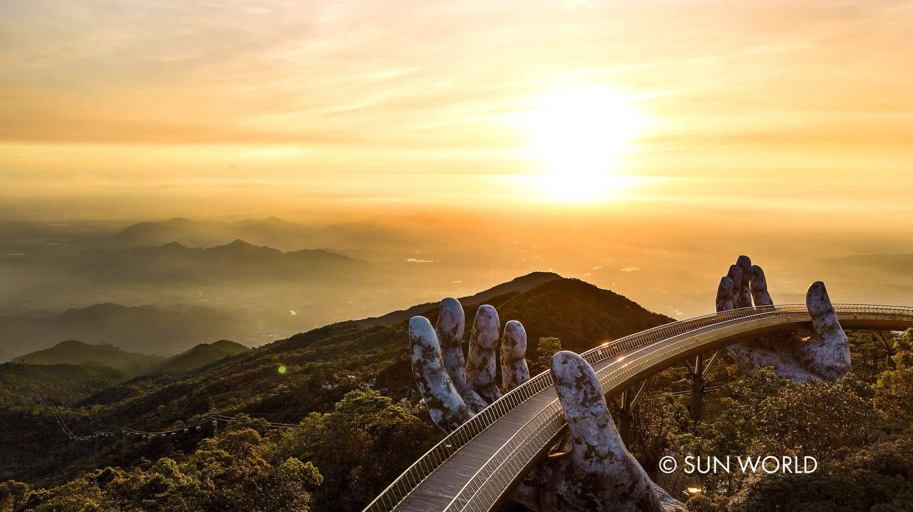Cầu Vàng trên đỉnh Bà Nà - Công trình “Vô tiền khoáng hậu" của Việt Nam và thế giới