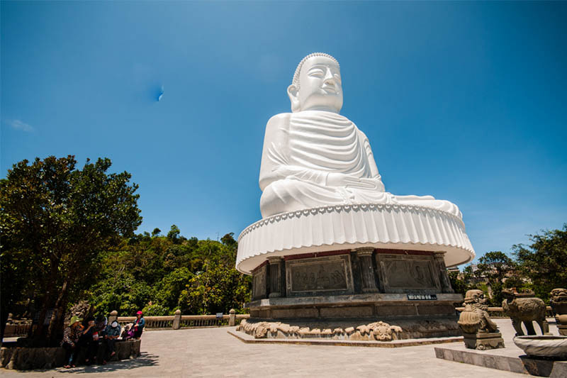 Tượng Phật Thích Ca Mâu Ni tại chùa Linh Ứng Bà Nà