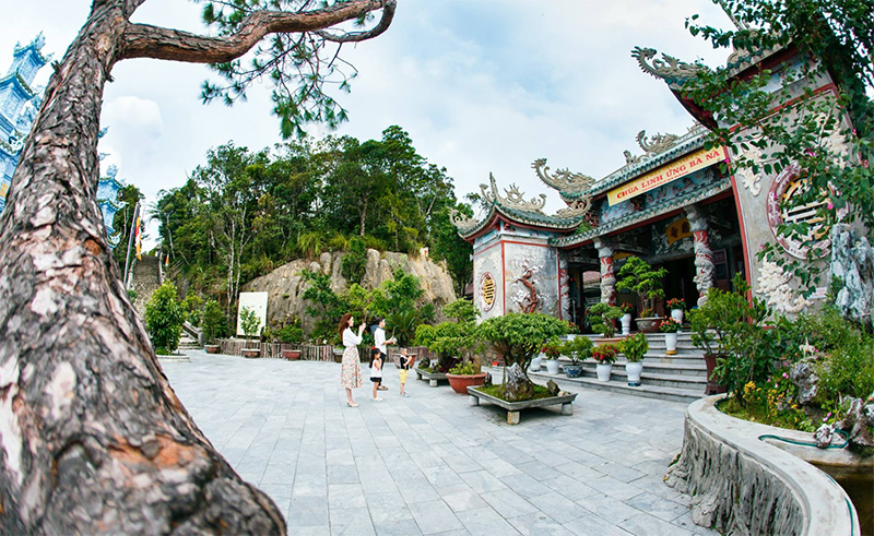 Cảnh sắc thiên nhiên trong chùa Linh Ứng Bà Nà