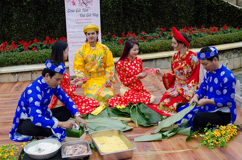 Experience Wrapping Traditional Banh Chung Banh Tet At Ba Na