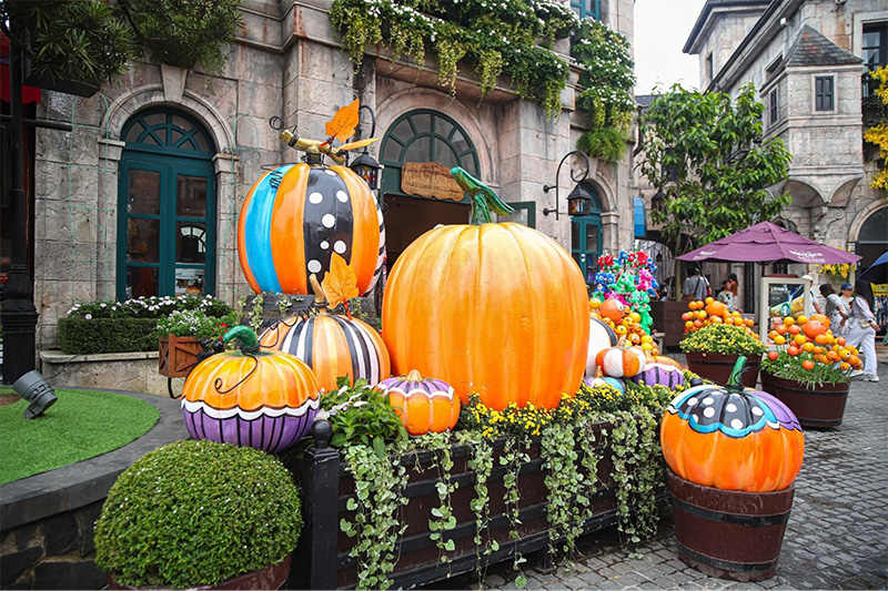 The Halloween Space Spreads Throughout Ba Na Hills Through Giant Colorful Pumpkins
