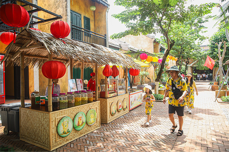 The Space Of The Traditional Tet Festival At Ba Na Hills Is Decorated In The Traditional Style Of Vietnam