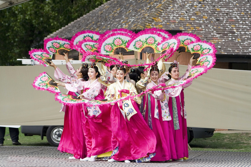 Điệu múa Hàn Quốc lần đầu được trình diễn tại Sun World Ba Na Hills