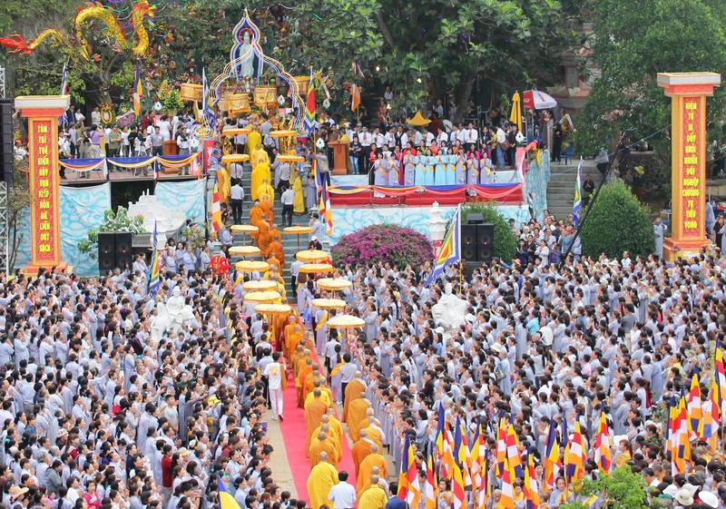 Lễ hội Quán Thế Âm Đà Nẵng thu hút hàng triệu tín đồ Phật giáo và du khách tham gia (Nguồn: thanhnien.vn)