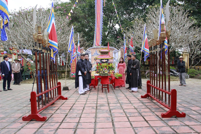 Phần lễ diễn ra trang trọng, đầy đủ các nghi thức truyền thống (Nguồn:baotangdanang.vn)