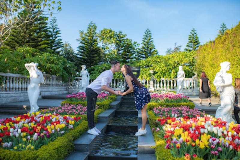 Vườn hoa Le Jardin D’Amour là điểm sống ảo cực thơ và lãng mạn của các cặp đôi