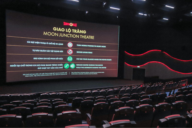 Rạp chiếu phim 4D Giao Lộ Trăng có sức chứa lớn lên tới 331 người, được trang bị các thiết bị và công nghệ hiện đại hàng đầu thế giới