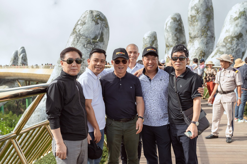 Coach Park Hang Seo Shows His Love For The Golden Bridge