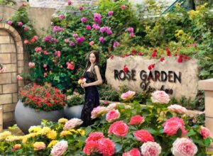 Choáng ngợp với chiếc váy khổng lồ từ hàng ngàn bông bồng tại Ba Na Hills
