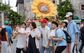 Gần 10 ngàn lượt học sinh giỏi đến Ba Na Hills vui chơi miễn phí